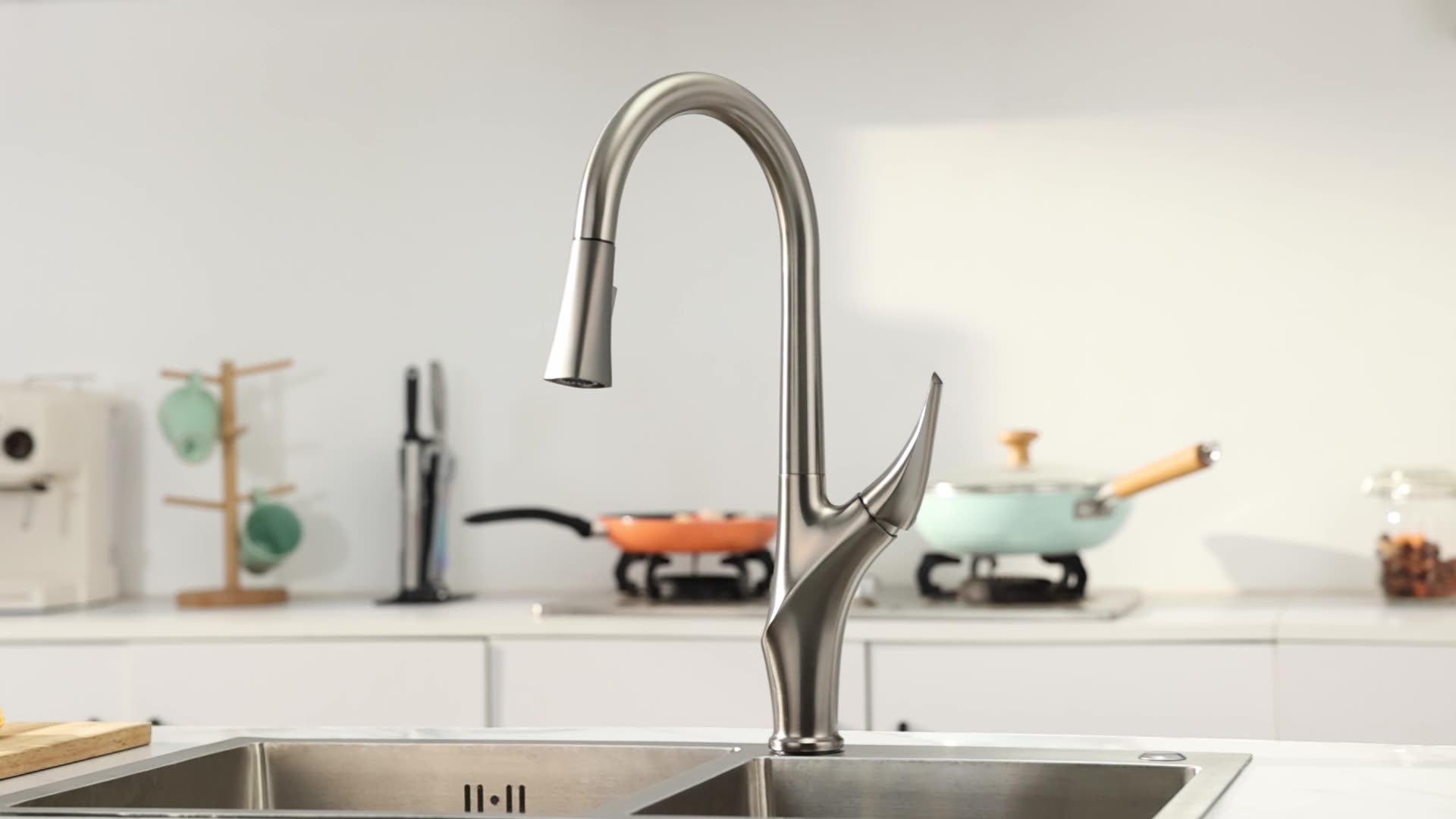 Küchenarmatur mit Pull-Down-Sprayer für heißes und kaltes Wasser aus massivem Messing