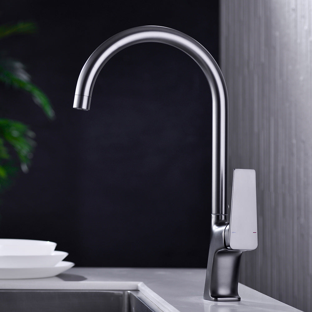 Brass Pulling and Retracting Kitchen Faucet with Hot and Cold Water