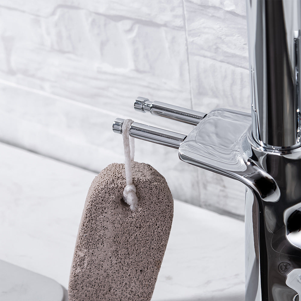 Brass Pulling and Retracting Kitchen Faucet (Hot and Cold Water with Hook)