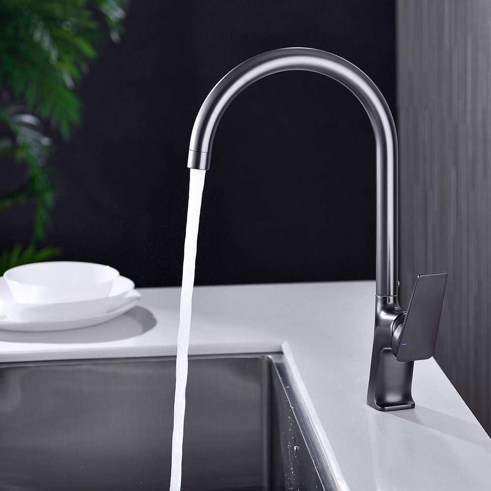 Brass Pulling and Retracting Kitchen Faucet with Hot and Cold Water