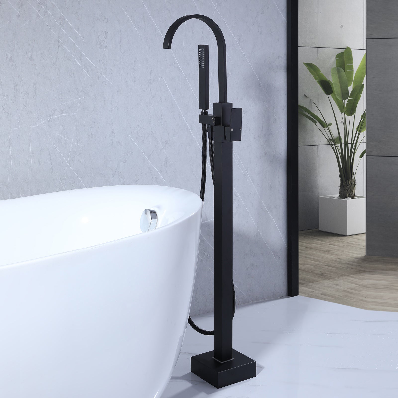 black bathtub faucet