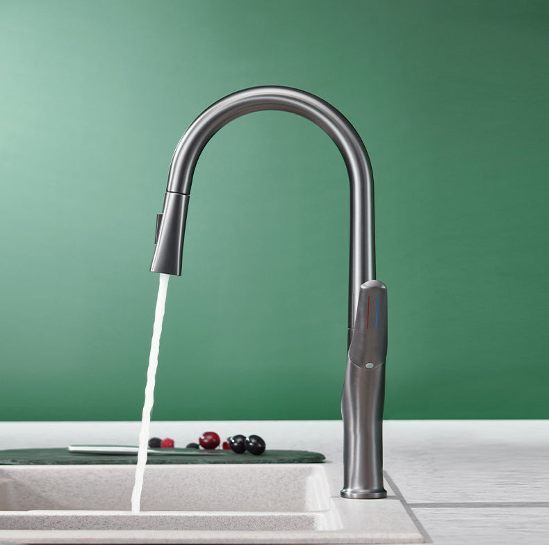 Küchenarmatur mit Pull-Down-Sprayer für heißes und kaltes Wasser aus massivem Messing