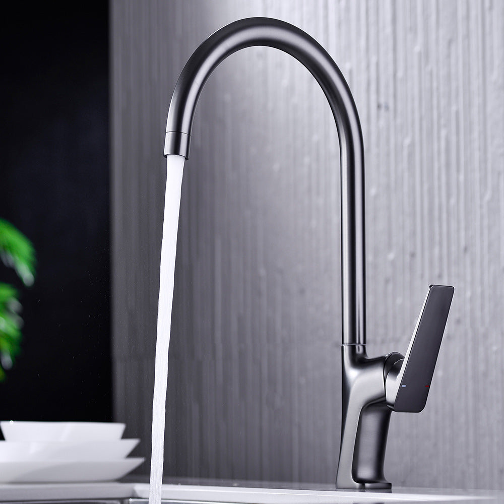 Brass Pulling and Retracting Kitchen Faucet with Hot and Cold Water